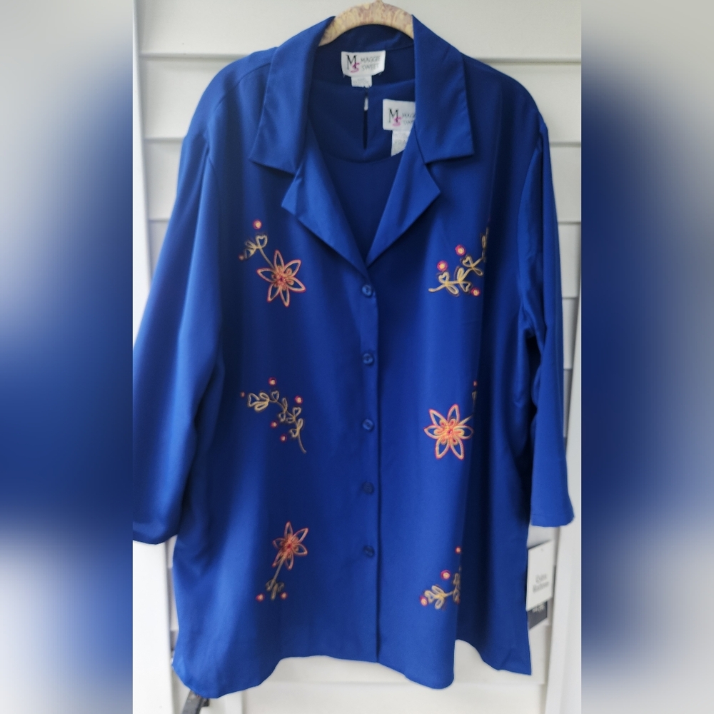 Royal Blue Purple Top with Embroidered Designs and Matching Shell. Size 2X